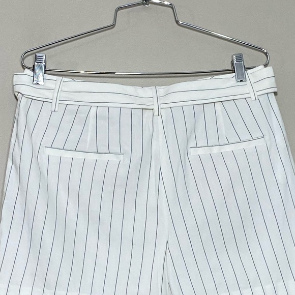 NWT Loft || Womans striped shorts with cloth belt size 6 - Picture 4 of 7